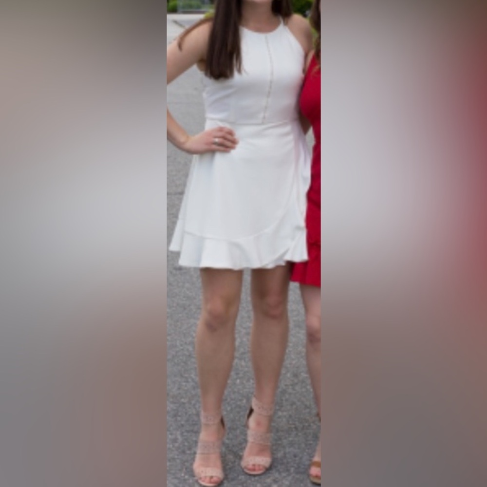 Elegant White Sleeveless Graduation Dress